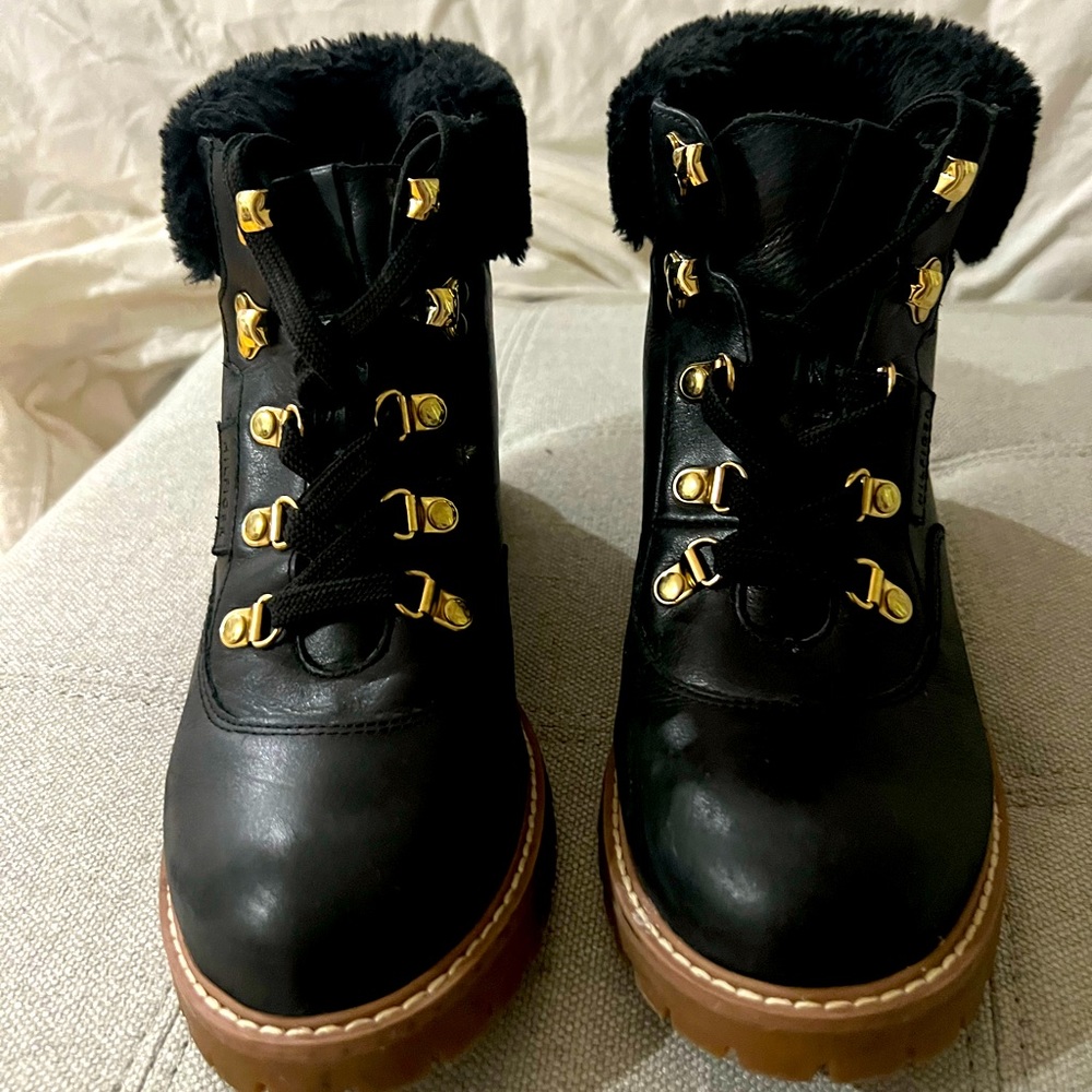 Tommy Hilfiger leather ankle boots. Barely worn.size 5.5